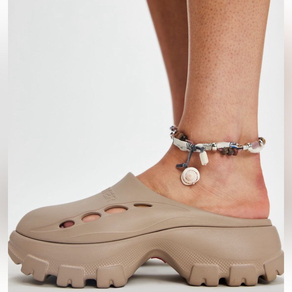 Hunter Bryce Clogs | Blush | Size 8 | Gently Used